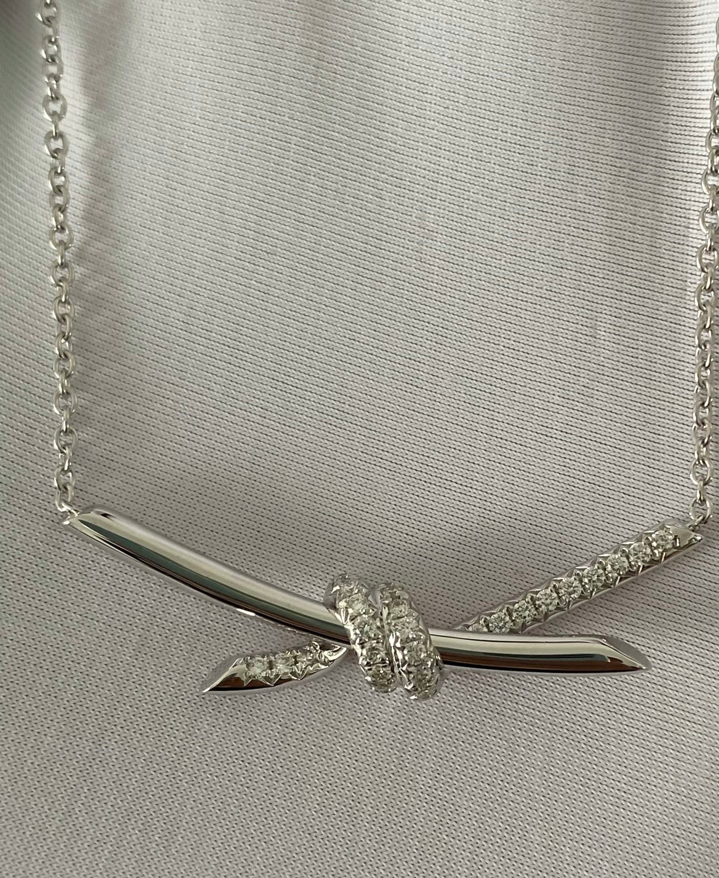 V gold 18K high version KNOT diamond necklace