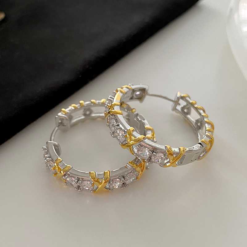 Narrow Earrings Dainty Multitone Gold Stud Earrings Delicate 16-Tone T-Motif