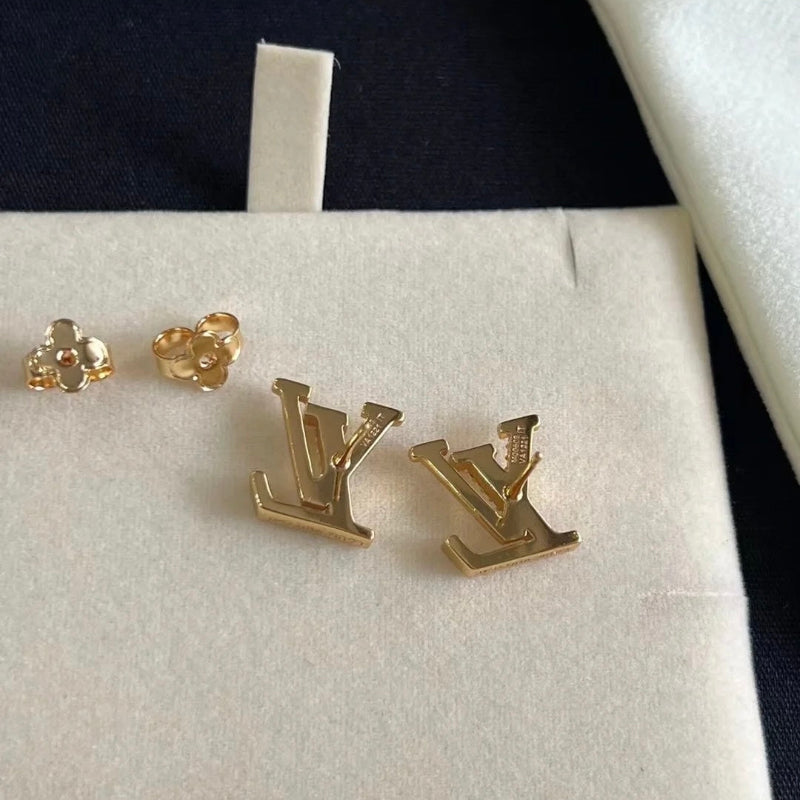 Luxury Diamond Stud Earrings – 18K Gold