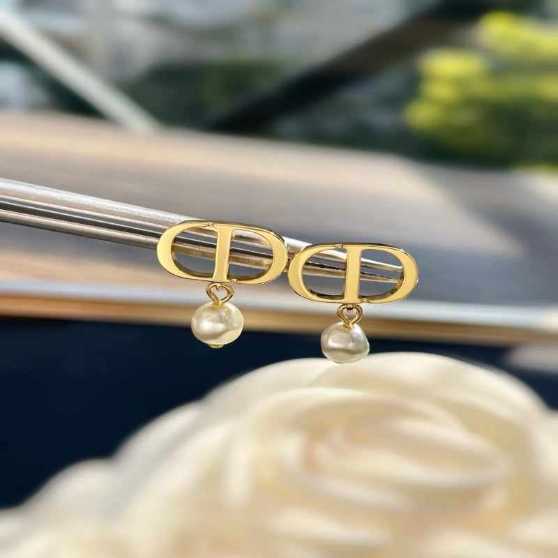 V gold 18K Pearl earrings