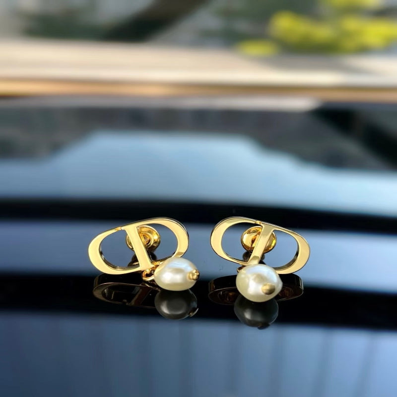 V gold 18K Pearl earrings