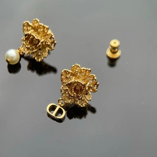V gold 18k Peony earrings