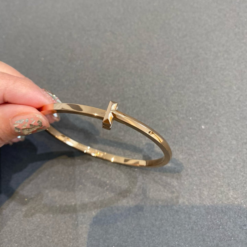 T1 Narrow Hinged Bangle