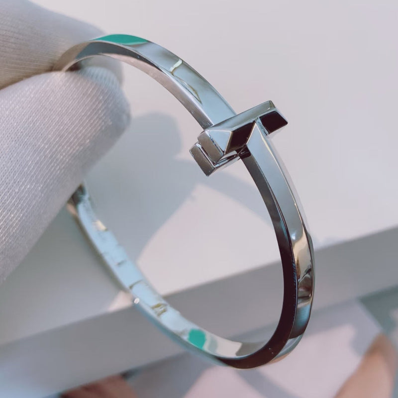 T1 Wide Hinged Bangle