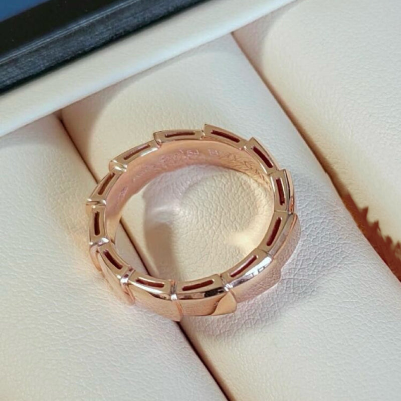 close up of snake scale motif on wide band ring 6mm width 18K gold