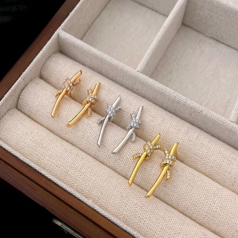 V gold 18K knot earrings
