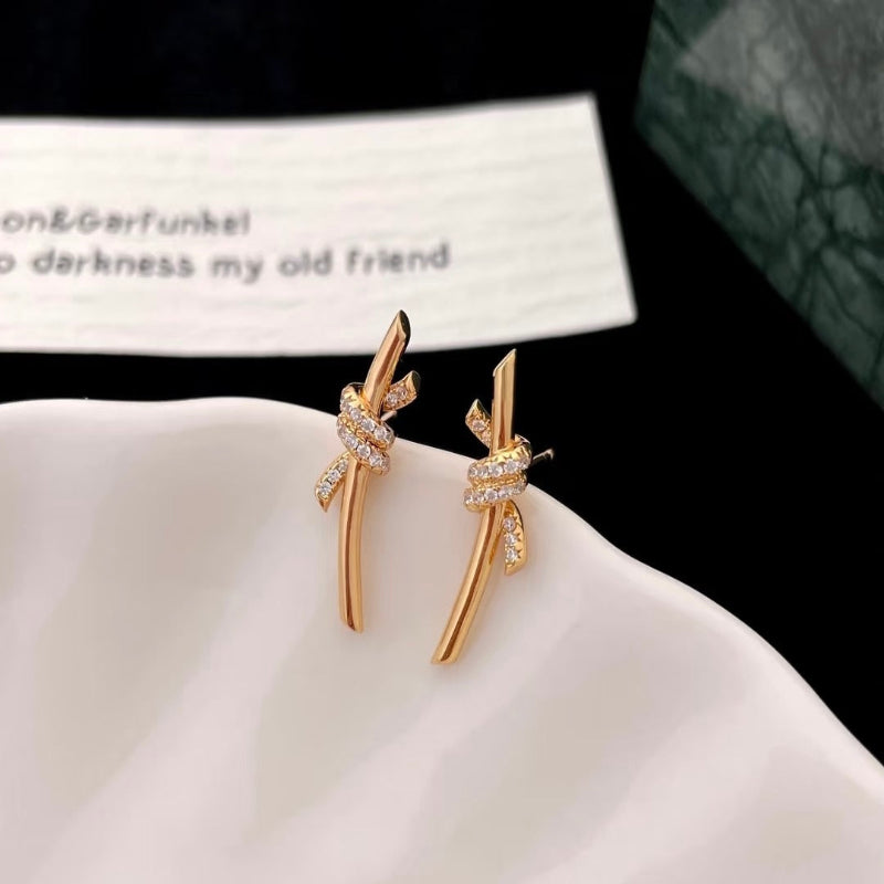 V gold 18K knot earrings