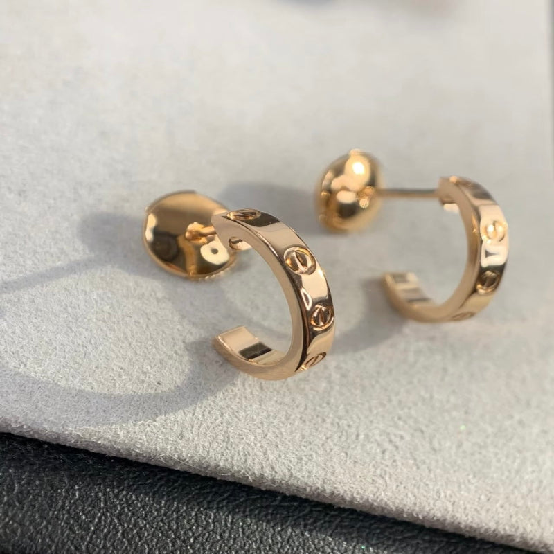 18K gold screw motif stud earrings on white background