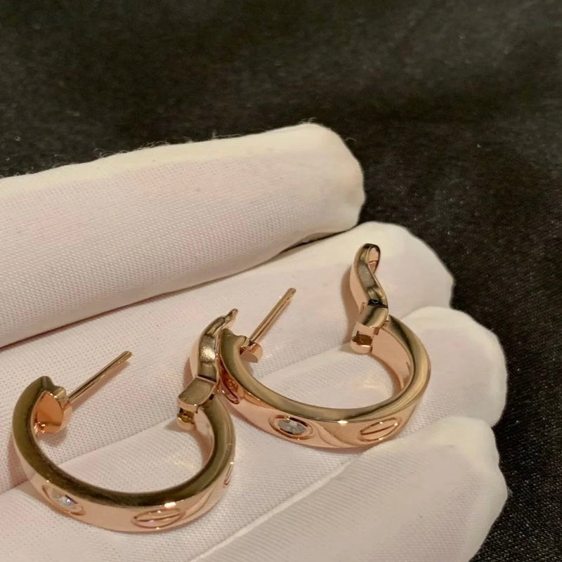 V gold 18K “love” earrings, with diamonds