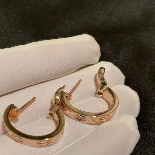 V gold 18K “love” earrings, with diamonds